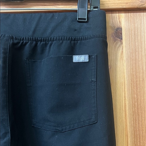 Figs Black Scrub Set ‼️Top XS & Pants S - Picture 10 of 12